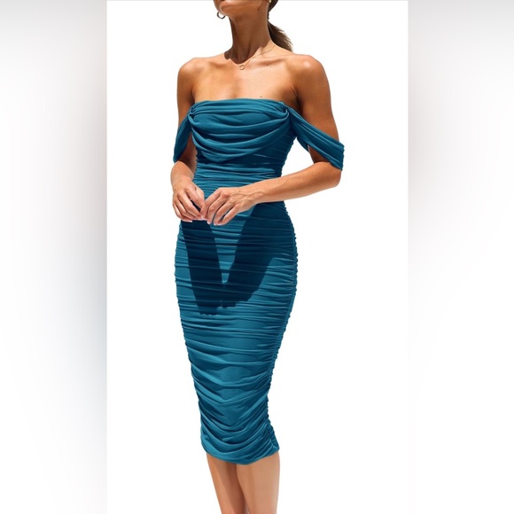 Women's Off The Shoulder Ruched Bodycon Dresses - Picture 2 of 3